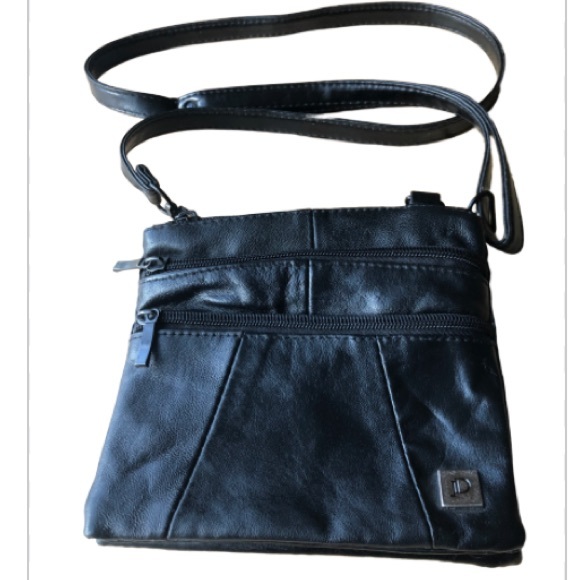 Vintage Handbags - Vintage Black leather belt bag crossbody purse